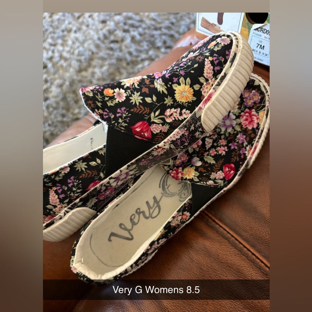 Very G Women's Black Floral Espadrilles